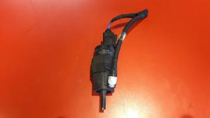 Used Windscreen washer pump Audi Q5 (8RB) 3.0 TDI V6 24V Quattro Price € 7,50 Inclusive VAT offered by Automaterialen Ronald Morien B.V.