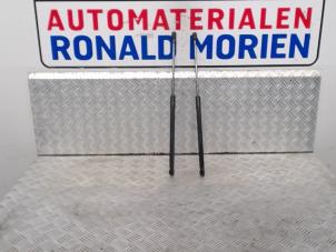 Usados Juego de amortiguadores de gas del portón trasero Volkswagen Polo V (6R) Precio € 10,00 Norma de margen ofrecido por Automaterialen Ronald Morien B.V.