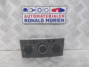 Usagé Panneau de commandes chauffage Opel Zafira Prix € 25,00 Règlement à la marge proposé par Automaterialen Ronald Morien B.V.