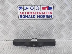 Usagé Bouton de warning Opel Zafira Prix € 20,00 Règlement à la marge proposé par Automaterialen Ronald Morien B.V.