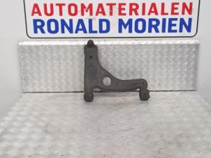 Usagé Bras de suspension avant droit Opel Zafira Prix € 50,00 Règlement à la marge proposé par Automaterialen Ronald Morien B.V.