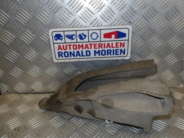 Gebrauchte Motorlager Volkswagen Transporter T5 2.0 TDI DRF Preis € 25,00 Margenregelung angeboten von Automaterialen Ronald Morien B.V.