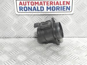 Usados Medidor de masa de aire Volkswagen Golf VII (AUA) 1.6 TDI 16V Precio € 19,00 IVA incluido ofrecido por Automaterialen Ronald Morien B.V.