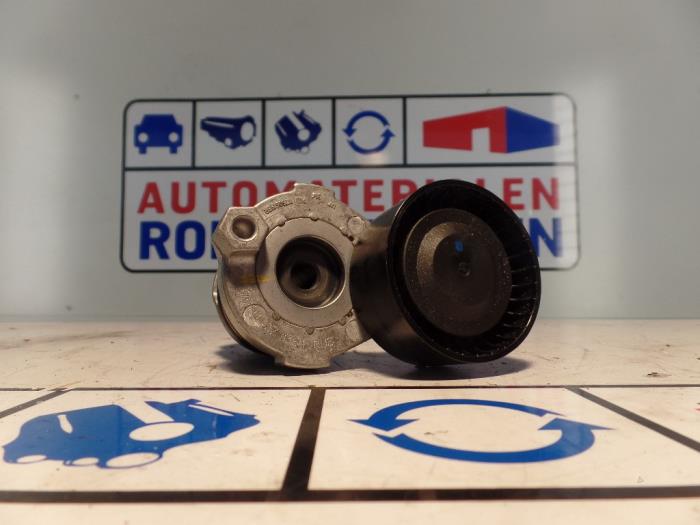 Usados Tensor correa múltiple Renault Captur I (2R) 1.2 TCE 16V EDC Precio € 20,00 Norma de margen ofrecido por Automaterialen Ronald Morien B.V.
