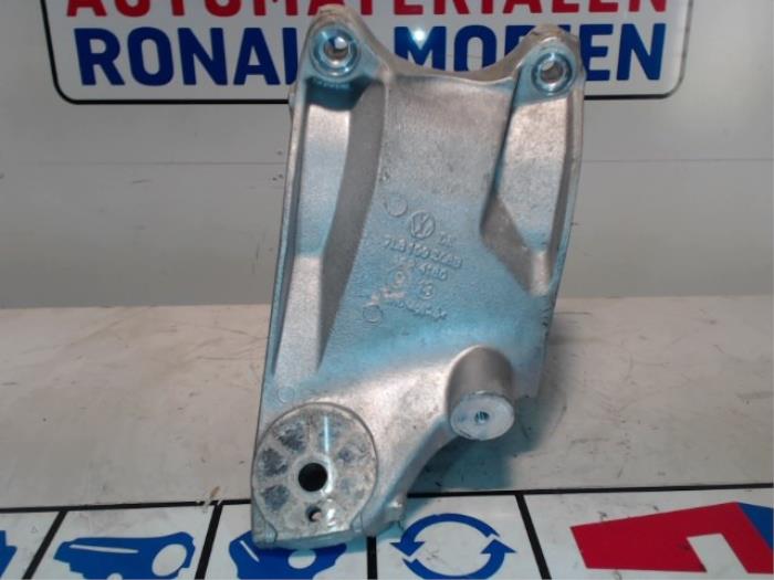Used Engine mount Audi Q7 Price € 34,99 Inclusive VAT offered by Automaterialen Ronald Morien B.V.