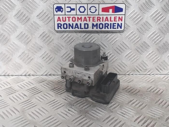 Używane Pompa ABS Opel Corsa E 1.2 16V Cena € 45,00 Procedura marży oferowane przez Automaterialen Ronald Morien B.V.