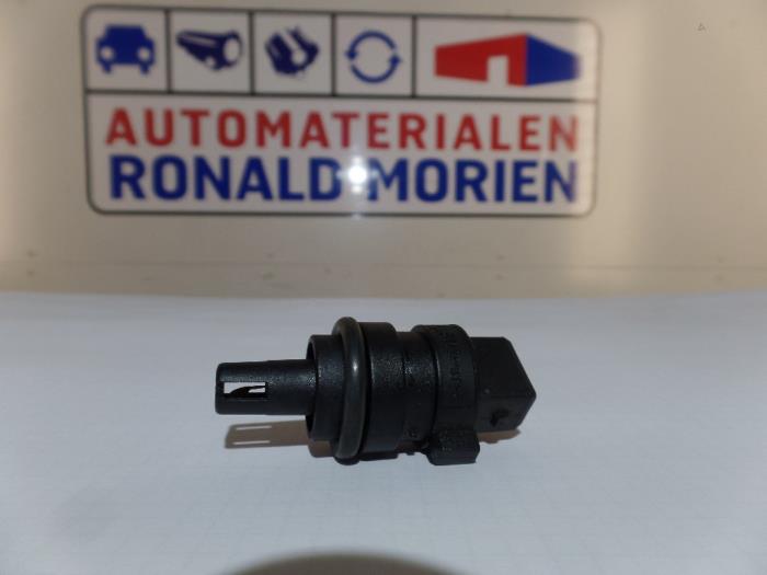 Engine temperature sensor from a Volkswagen Polo IV (9N1/2/3) 1.9 SDI 2009