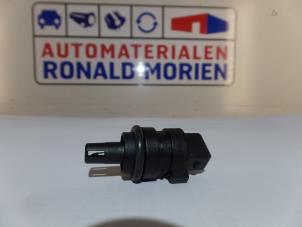 Engine temperature sensor from a Volkswagen Polo IV (9N1/2/3) 1.9 SDI 2009