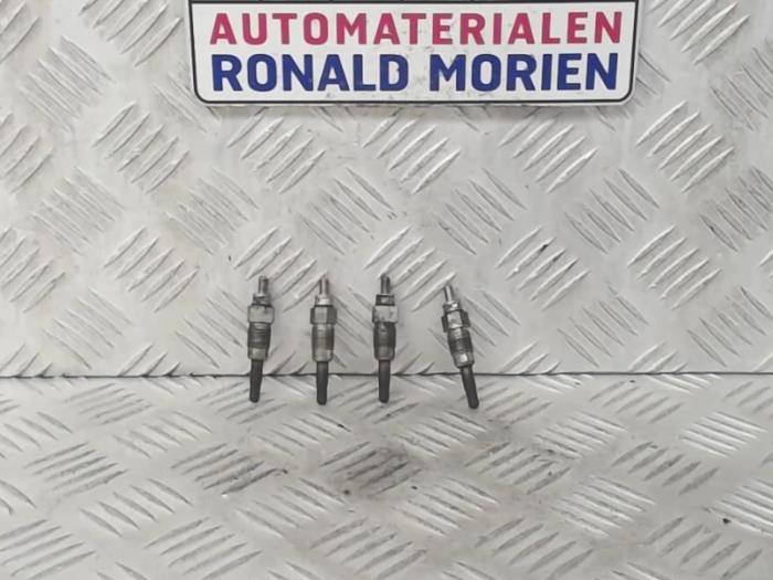 Używane Rózne Volkswagen Transporter/Caravelle T4 1.9 TD Caravelle Cena € 20,00 Procedura marży oferowane przez Automaterialen Ronald Morien B.V.