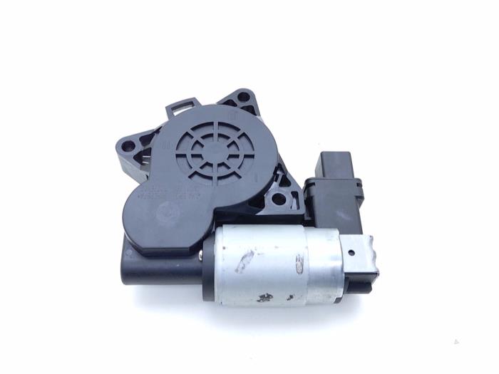 Usados Motor de ventanilla de puerta Mazda 3 Sport (BK) 1.6 CiTD 16V Precio € 25,00 Norma de margen ofrecido por Automaterialen Ronald Morien B.V.