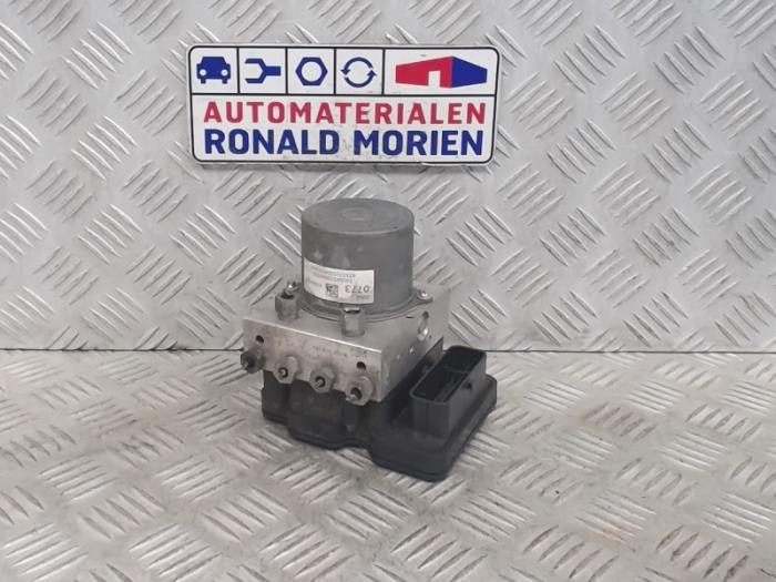 Używane Pompa ABS Opel Astra K 1.0 Turbo 12V Cena € 149,00 Procedura marży oferowane przez Automaterialen Ronald Morien B.V.