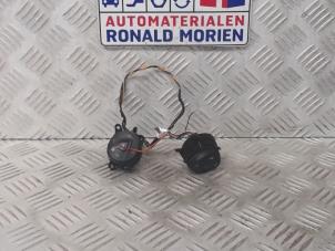 Used Steering wheel mounted radio control Ford Focus 3 Wagon 1.0 Ti-VCT EcoBoost 12V 125 Price € 39,00 Margin scheme offered by Automaterialen Ronald Morien B.V.