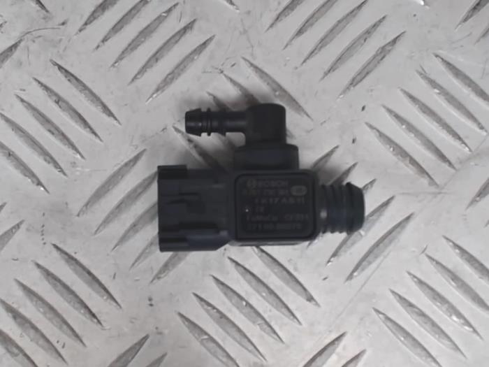 Fuel pressure sensor from a Ford Fiesta 6 (JA8)  2015