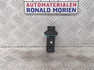 Usados Medidor de masa de aire Opel Adam Precio € 13,70 Norma de margen ofrecido por Automaterialen Ronald Morien B.V.