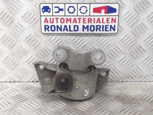 Used Engine mount Opel Corsa Price € 15,00 Margin scheme offered by Automaterialen Ronald Morien B.V.