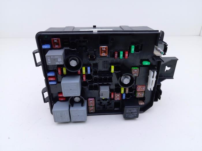 Begagnade Säkringsbox Opel Corsa E 1.4 16V Pris € 95,00 Marginaltabell erbjuds av Automaterialen Ronald Morien B.V.