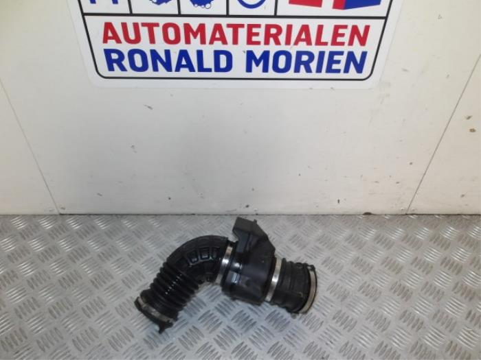 Air intake hose from a Opel Mokka/Mokka X 1.6 CDTI 16V 4x2 2017