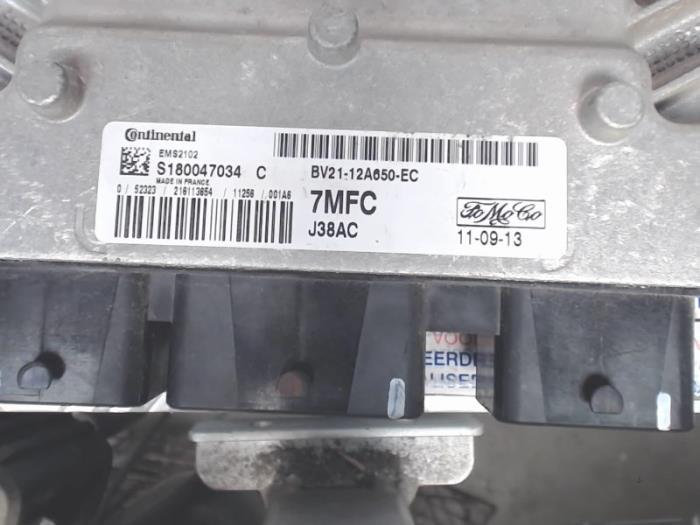 Ordenador de gestión de motor de un Ford Fiesta 6 (JA8) 1.25 16V 2012