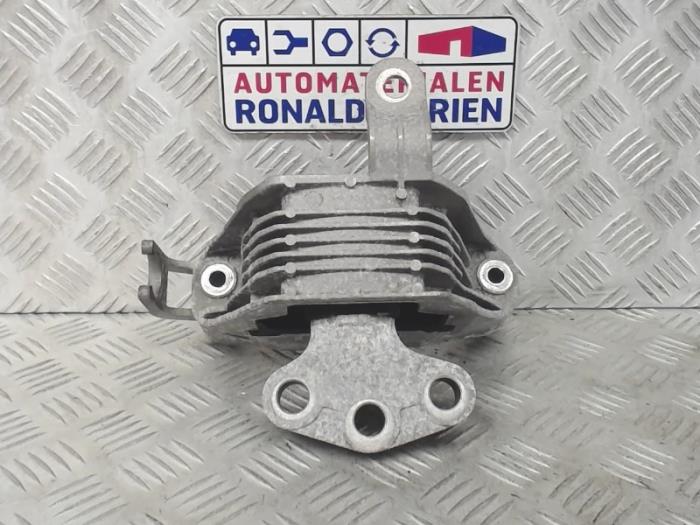 Used Engine mount Opel Astra J (PC6/PD6/PE6/PF6) 1.6 16V Ecotec Price € 49,00 Margin scheme offered by Automaterialen Ronald Morien B.V.