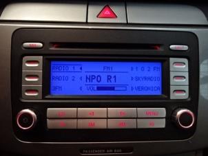 Used Radio CD player Volkswagen Passat (3C2) 2.0 TDI 140 Price € 75,00 Margin scheme offered by Automaterialen Ronald Morien B.V.