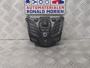 Usados Panel de control de radio Ford Courier Precio € 49,00 Norma de margen ofrecido por Automaterialen Ronald Morien B.V.