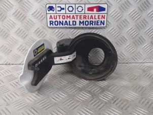 Usados Tapa de depósito Ford Courier Precio € 25,00 Norma de margen ofrecido por Automaterialen Ronald Morien B.V.