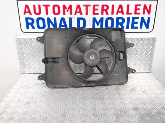 Używane Wentylator Renault Espace (JE) 2.0i 16V Cena € 15,00 Procedura marży oferowane przez Automaterialen Ronald Morien B.V.