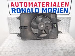 Usados Aleta de refrigeración Renault Espace (JE) 2.0i 16V Precio € 25,00 Norma de margen ofrecido por Automaterialen Ronald Morien B.V.