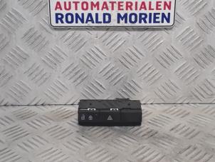 Używane Przelacznik swiatel awaryjnych Opel Meriva Cena € 19,00 Procedura marży oferowane przez Automaterialen Ronald Morien B.V.