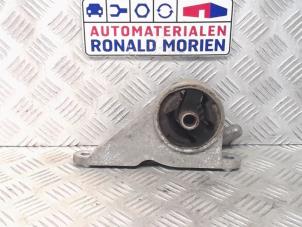 Używane Wspornik silnika Opel Meriva Cena € 29,00 Procedura marży oferowane przez Automaterialen Ronald Morien B.V.