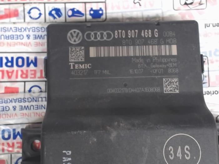 Gateway module from a Audi A4 (B8) 2.0 TDI 16V 2008