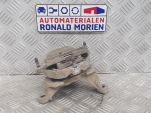 Used Gearbox mount Audi A4 (B8) 2.0 TDI 16V Price € 25,00 Margin scheme offered by Automaterialen Ronald Morien B.V.