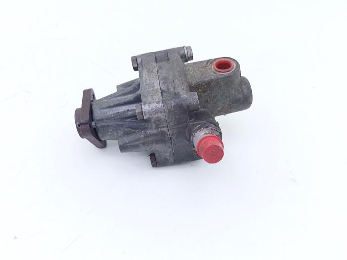 Usagé Pompe de direction Audi A4 (B5) 1.6 Prix € 25,00 Règlement à la marge proposé par Automaterialen Ronald Morien B.V.