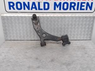 Usagé Bras de suspension avant droit Volvo S40 (MS) 2.0 16V Prix € 49,00 Règlement à la marge proposé par Automaterialen Ronald Morien B.V.