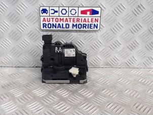 Gebrauchte Türschlossmechanik 4-türig rechts hinten Opel Corsa Preis € 20,00 Margenregelung angeboten von Automaterialen Ronald Morien B.V.