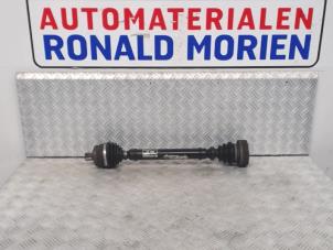 Begagnade Drivaxel, vänster fram Audi A4 Avant Quattro (B5) 2.8 V6 30V Pris € 35,00 Marginaltabell erbjuds av Automaterialen Ronald Morien B.V.