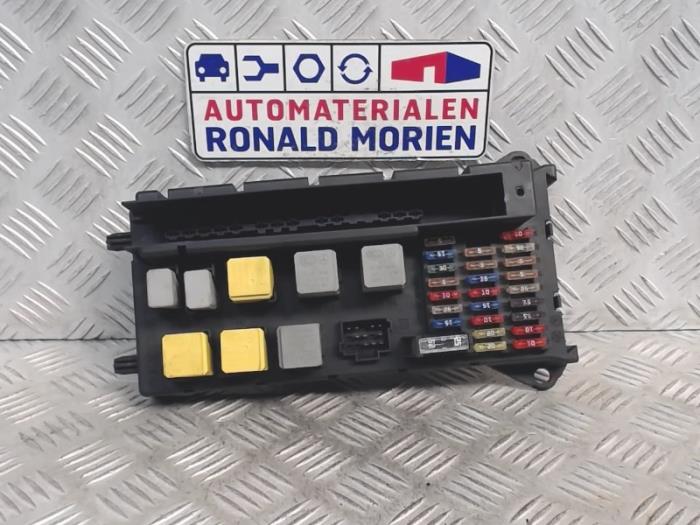 Fuse box from a Volkswagen Crafter 2.5 TDI 46/50 LWB 2007