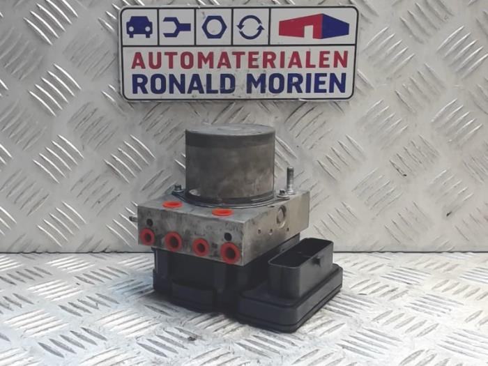 Begagnade ABS-pump Nissan NV 400 (M9J) Pris € 175,00 Marginaltabell erbjuds av Automaterialen Ronald Morien B.V.
