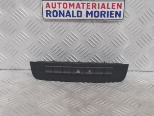 Gebrauchte Panikbeleuchtung Schalter Mercedes A (W176) Preis € 65,00 Margenregelung angeboten von Automaterialen Ronald Morien B.V.