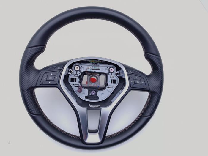 Używane Kierownica Mercedes A (W176) 1.5 A-180 CDI, A-180d 16V Cena € 75,00 Procedura marży oferowane przez Automaterialen Ronald Morien B.V.