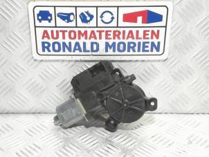 Used Door window motor Volkswagen Polo V (6R) 1.4 TDI Price € 15,00 Margin scheme offered by Automaterialen Ronald Morien B.V.