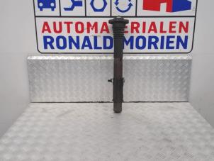 Gebrauchte Stoßdämpferstrebe rechts vorne Volkswagen Crafter 2.5 TDI 46/50 LWB Preis € 65,00 Margenregelung angeboten von Automaterialen Ronald Morien B.V.