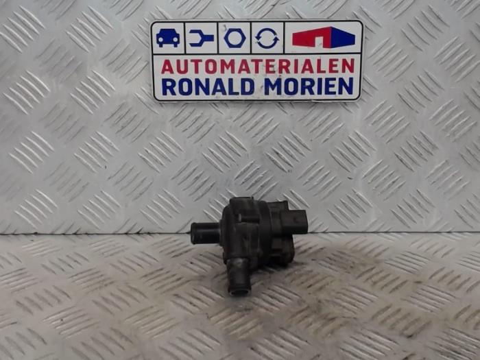 Additional water pump from a Opel Movano 2015