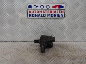Usados Bomba de agua adicional Opel Movano Precio € 45,00 Norma de margen ofrecido por Automaterialen Ronald Morien B.V.