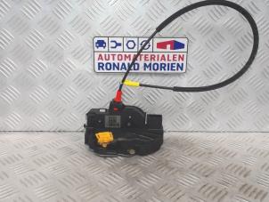 Begagnade Dörrlåsmekanism, 2-dörrars, vänster Opel Astra J GTC (PD2/PF2) 1.4 Turbo 16V ecoFLEX 140 Pris € 65,00 Marginaltabell erbjuds av Automaterialen Ronald Morien B.V.