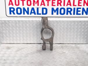 Used Knuckle bracket, front right Opel Astra J GTC (PD2/PF2) 1.4 Turbo 16V ecoFLEX 140 Price € 65,00 Margin scheme offered by Automaterialen Ronald Morien B.V.