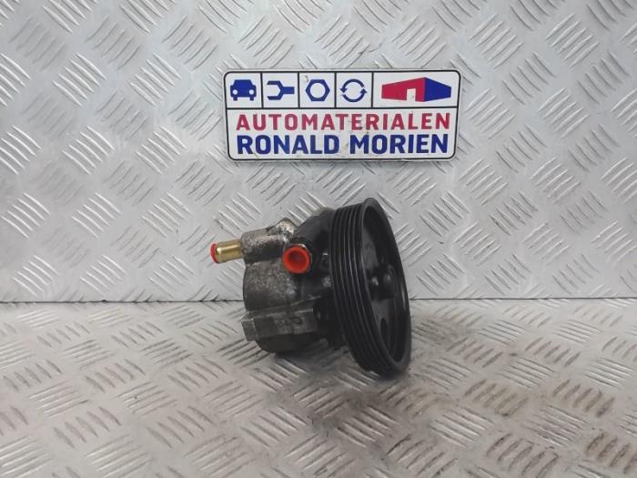 Usagé Pompe de direction Renault Megane (BA) 1.4 16V Prix € 65,00 Règlement à la marge proposé par Automaterialen Ronald Morien B.V.