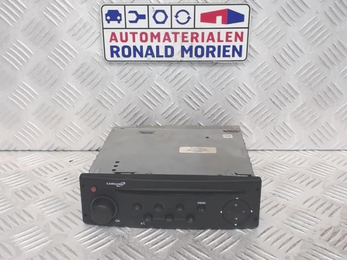 Radio CD Spieler van een Renault Master III (FD/HD) 2.5 dCi 120 FAP 2008