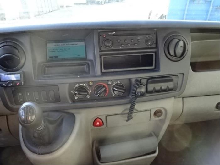 Radio CD Spieler van een Renault Master III (FD/HD) 2.5 dCi 120 FAP 2008