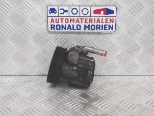 Usados Bomba de dirección asistida Renault Master III (FD/HD) 2.5 dCi 120 FAP Precio € 85,00 Norma de margen ofrecido por Automaterialen Ronald Morien B.V.